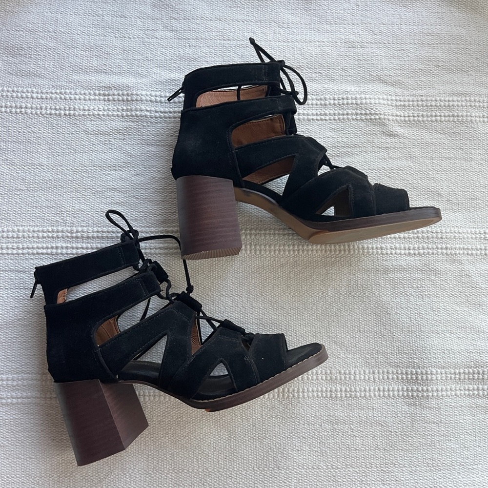 CROWN VINTAGE - WOMENS SIZE 7.5